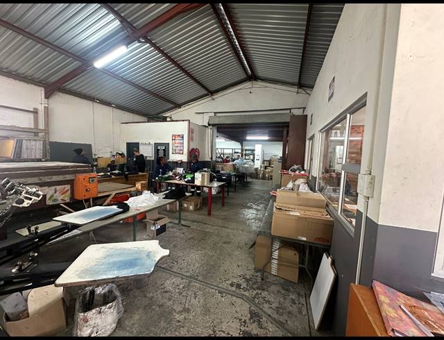 525M² WAREHOUSE FOR SALE IN QUIGNEY
